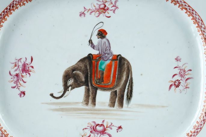 Large porcelain dish of the India Company decor a cornac on his elephant | MasterArt
